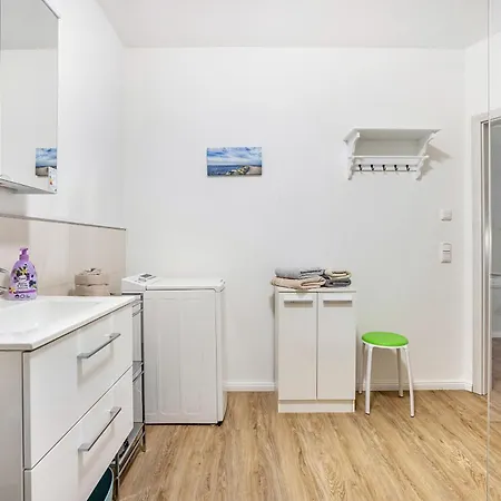 On The Upper Floor Bokelrehm